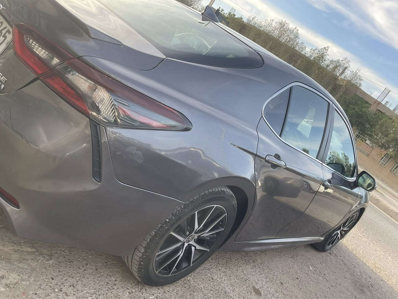 🔺(مكلف بالنشر)🔻👇

🚗 تويوتا كامري SE هايبرد 2022 للبيع، لون رمادي، اقتصادية جداً بالوقود، بحالة جيدة وجاهزة للاستخدام 👈👈موجوده بسامراء👇👇

المواصفات:👉👇

* الماركة: تويوتا
* الموديل: كامري SE Hybrid 2022
* اللون: رمادي ميتالك
* المحرك: 2.5 لتر هايبرد (بنزين + كهرباء)
* عدد السلندرات: 4 سلندر
* القوة: 208 حصان
* ناقل الحركة: أوتوماتيك CVT
* نظام الدفع: أمامي (FWD)
* استهلاك وقود اقتصادي جداً
* تشغيل بصمة (Smart Key)
* تشغيل زر (Push Start)
* شاشة معلومات متعددة الوظائف
* كاميرا خلفية
* بلوتوث وUSB
* مثبت سرعة
* مكيف أوتوماتيك
* إنارة LED أمامية وخلفية
* جنوط رياضية أصلية
* وسائد هوائية متعددة
* نظام ABS مانع الانغلاق
* نظام الثبات الإلكتروني VSC
* نظام مراقبة ضغط الإطارات TPMS
* حساسات أمان وأنظمة مساعدة للسائق

💰 السعر المطلوب: (175$) وقابل للتفاوض👉

📞 للاستفسار: (***********)👉
