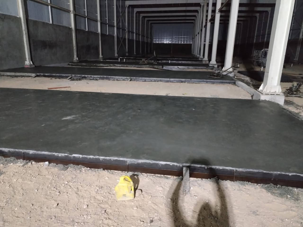 بسم الله الرحمن الرحيم ((كادر عمل)) 
مستعدين للصب وصقل الارضيات والجملونات وساحات ستام كونكريت وسقل الهليكوبتر  لكافة شوارع  حكوميه  والدوائر الحكومية والأهلية.ومحطات وقود     وتقطيع جوينات بالكتر  
كادرنا متواجد للعمل في جميع محافظات العراق وباسعار تنافسية.. ويوجد ضمن العمل مهندس 

* للاستفسار وطلب العمل، مراسلة الصفحة على الماسنجر/
او الاتصال على الارقام التالية: ***********

***********
