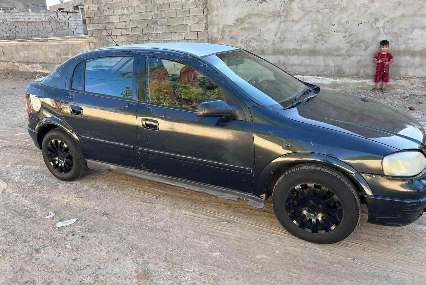 اوبل استره 2002صدامي 
بلاديه بدون صبغ كير محرك كهربايات جاهزه 
شرط التحويل السعر 35للستفسار ***********
