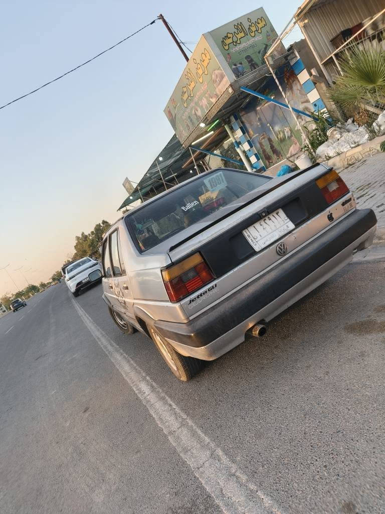 جیتا مودیل1991
بی بطاقە بنزین موجود
سیارە محرك كیر شرط 
سیارە نضیفە بلادیە 
صبغ بلادیە ویل بلادیە 
داخل 100نضیفە 
تیارات جدید بطاریە جدید 
سنویە منتهی بس شرط تحول 
 سیارە امامی خلفی کبس بدون ضرر 
مکان کرکوك 
سعر30$
***********
*********** كركوك, العراق
