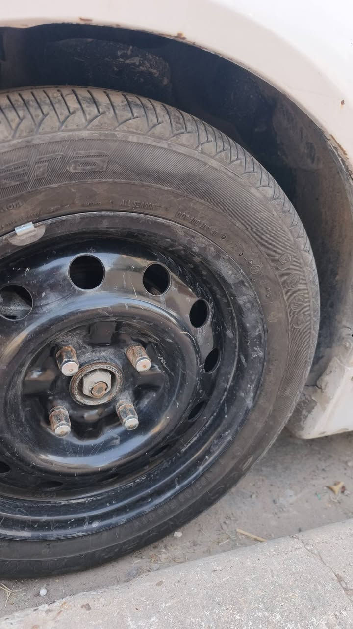 اوبترا ٢٠٠٦ للبيع السيارة جاهزة مبيها نقص تخم ويالة جديد تخم تايرات اندنوسي جديد گير مكينة تمام حدادية جاهزة ميزانية جاهزة (الميزانية بعدهة بالضمان مدة سنة من شركة الديار الخضراء) السيارة مسويلهة ادامة كاملة  مبيها اي نقص تبريد تدفئة شغالات كهربائيات كلهة شغالة شاشة وكاميرا خلفية عبوة فيت بم مبدلة بجديدة وكالة زوج مازدات جديدة ضواهن فول بلكات وكالة جديدة السيارة جاهزة من كلشي شغل واطلع گبل
رقم انگليزي الجديد سنوية مشروع وطني بأسمي تحويل مباشرة ( السنوية تسقط بشهر ٧)
نقوص السيارة فطر بالجامة الامامية مبين بالصورة
عتلة التحويل بين تدفئة وتبريد والبوابات فالت السيم
لكن شغالات مجرد تمد ايدك وتحول براحتك
وعداد البنزين يشكل وهالشي معروف اغلب الاوبترا كيج البنزين يشكل واللحية الخلفية للسيارة وگعت وموجودة تاخذهة وي السيارة
السعر ٦٩ ورقة وبي مجال بسيط للشراي
تجي تفحص السيارة وترايك وين متريد
مكاني بغداد التاجي سبع البور
رقم: *********** واتس اب
   *********** اتصال فقط
