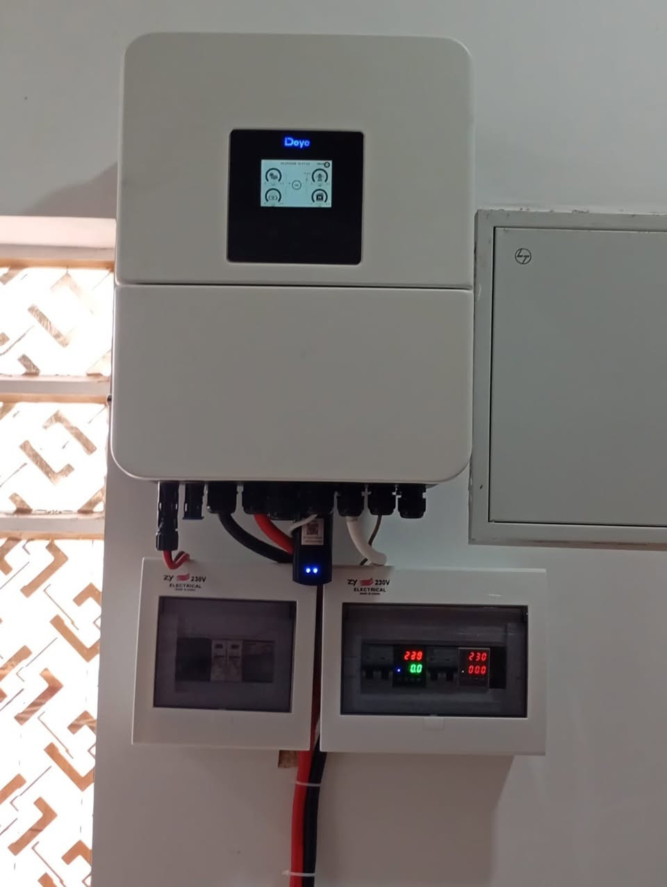 تم بحمد الله إنجاز مشروع جديد لنصب منظومة طاقة شمسية بمواصفات عاليه بضمان ٥ سنوات لبيت الحاج حميد المعاضيدي في حديثه 
١٥ امبير نهاري و١٥ امبير ليلي 

مواصفات المنظومة:
  👈🏻 الواح عدد ٨ ضمان ١٥ سنة 

  👈🏻 بطارية سعة 16 كيلو واط  ضمان ٥ سنوات 

  👈🏻  انفيرتر  هايبرد قدرة ٦ كيلو واط من شركة ديا العالميه Deye ضمان ٥ سنوات 

  👈🏻 ا– جودة عالية وحماية كاملة للمنظومة 
  
✅ إنتاجية عالية
✅ تقليل كبير في فاتورة الكهرباء
✅ تشغيل مستمر أثناء الانقطاع
✅ مكونات أصلية مع ضمان

السعر الكلي مع التنصيب ٥٧٥٠ (٥ مليون و٧٥٠ الف ) 

الانبار /حديثة /مقابل حي صناعي حديثة
مستعدون للعمل في جميع المحافظات 

للتواصل :***********
