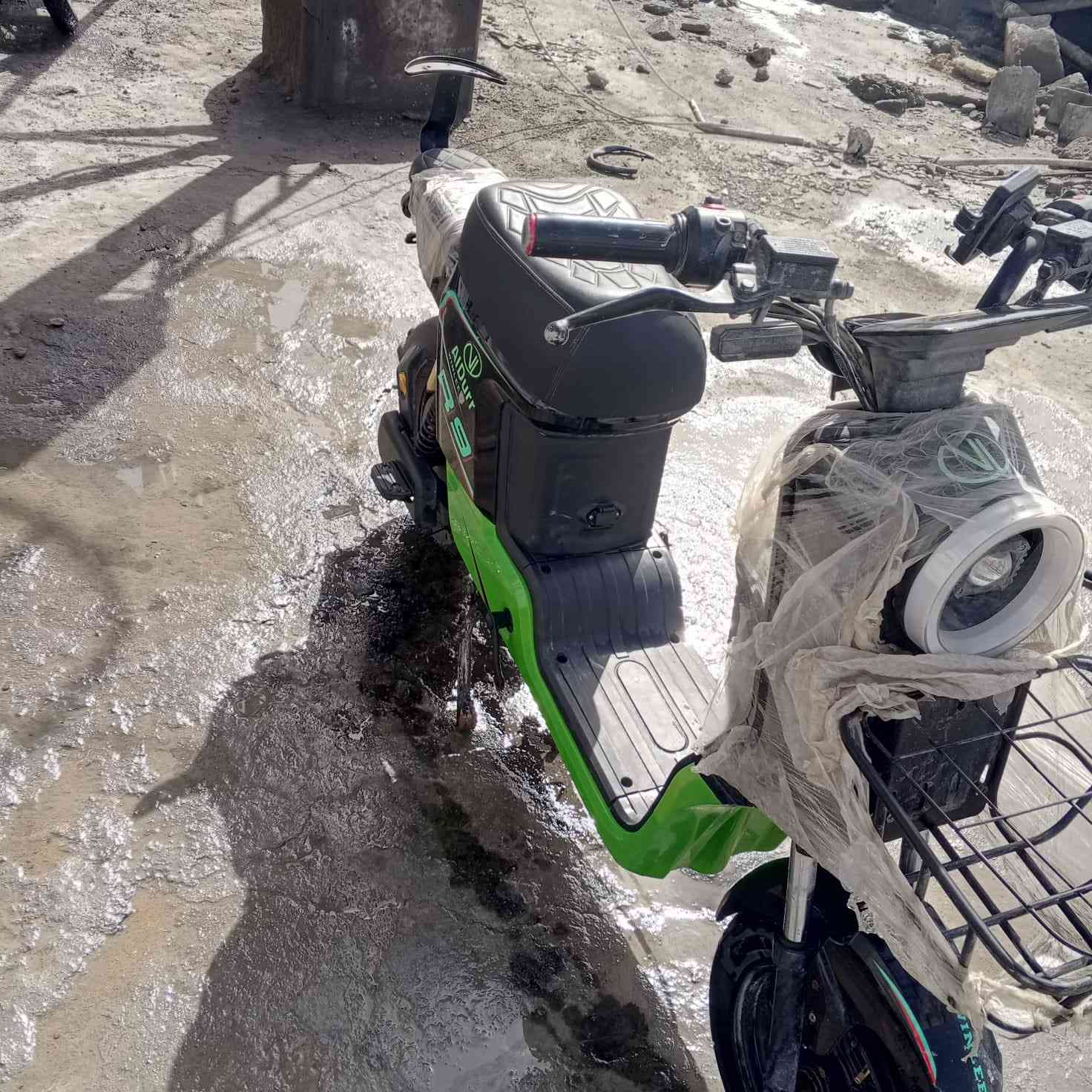 دراجه R9 البيع مديل 2025  دراجه نضيفه السعر 400 او بيه مجال المكان البصره ابو الخصيب رقم الهاتف ***********
