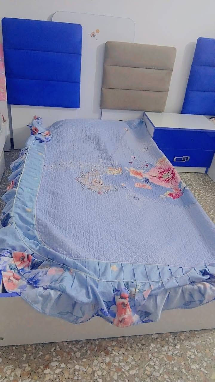 حبايب غرفتين مستعجله ع بيعتهن كل غرفه وحدها بيها  2 جرابي وكلش نظيفات سعرهن 450وبيهن مجال 
اللهم صلي على محمد وآل محمد. 
مكان #بغداد_سكينه_شارع_المكاتب #الجميع #الجميع
