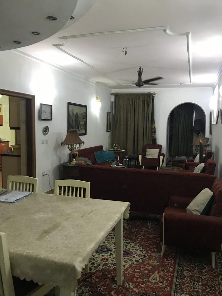 منزل للبيع في حي الجامعة محلة ٦٣٥ زقاق ٥٢ مساحة 270 متر مربع واجهة 8.4 متر وطول 32 متر اربع غرف نوم صالة كبيرة  حمام عدد2 مطبخ كبير هول حولي في الطابق الثاني
كراج كبير يتسع لسيارتين حديقة كبيرة للاستفسار *********** على الواتس اب بناء درجة اولى  سنة ٢٠١٢
