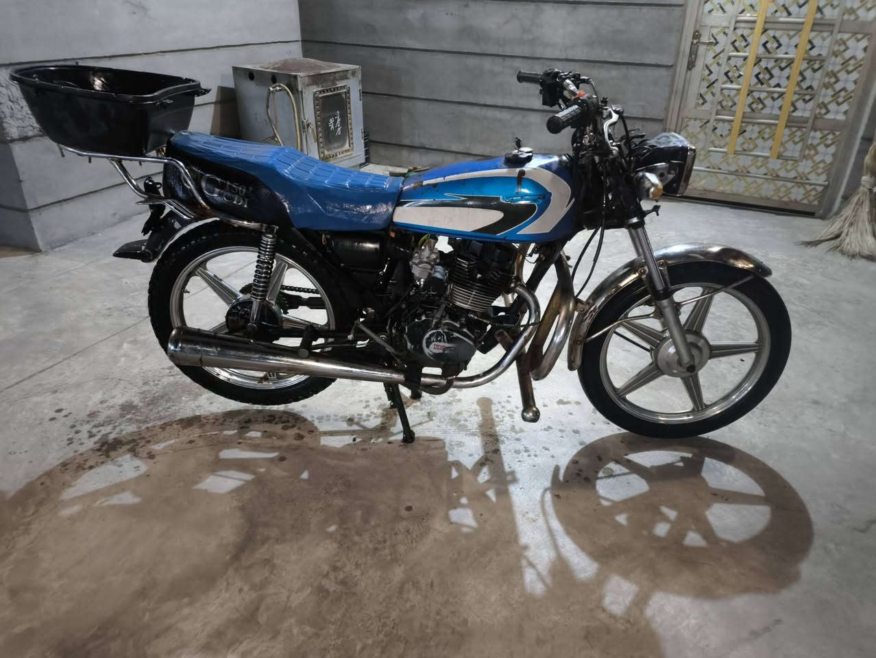 السلام عليكم البيع جني 200KQالسعر200وبي مجال مكاني بيجي البوجواري ***********
