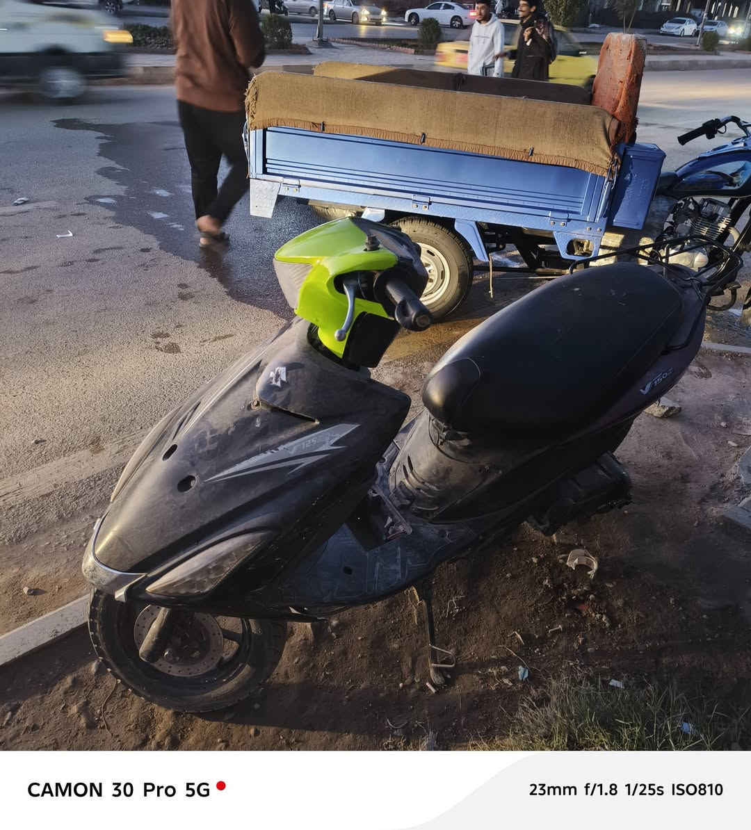 سلام عليكم دراجه للبيع كوم حديد العلم دراجه تشتغل رايده 75  مكان الحاوي  شراي بي خير ويدلل ***********
