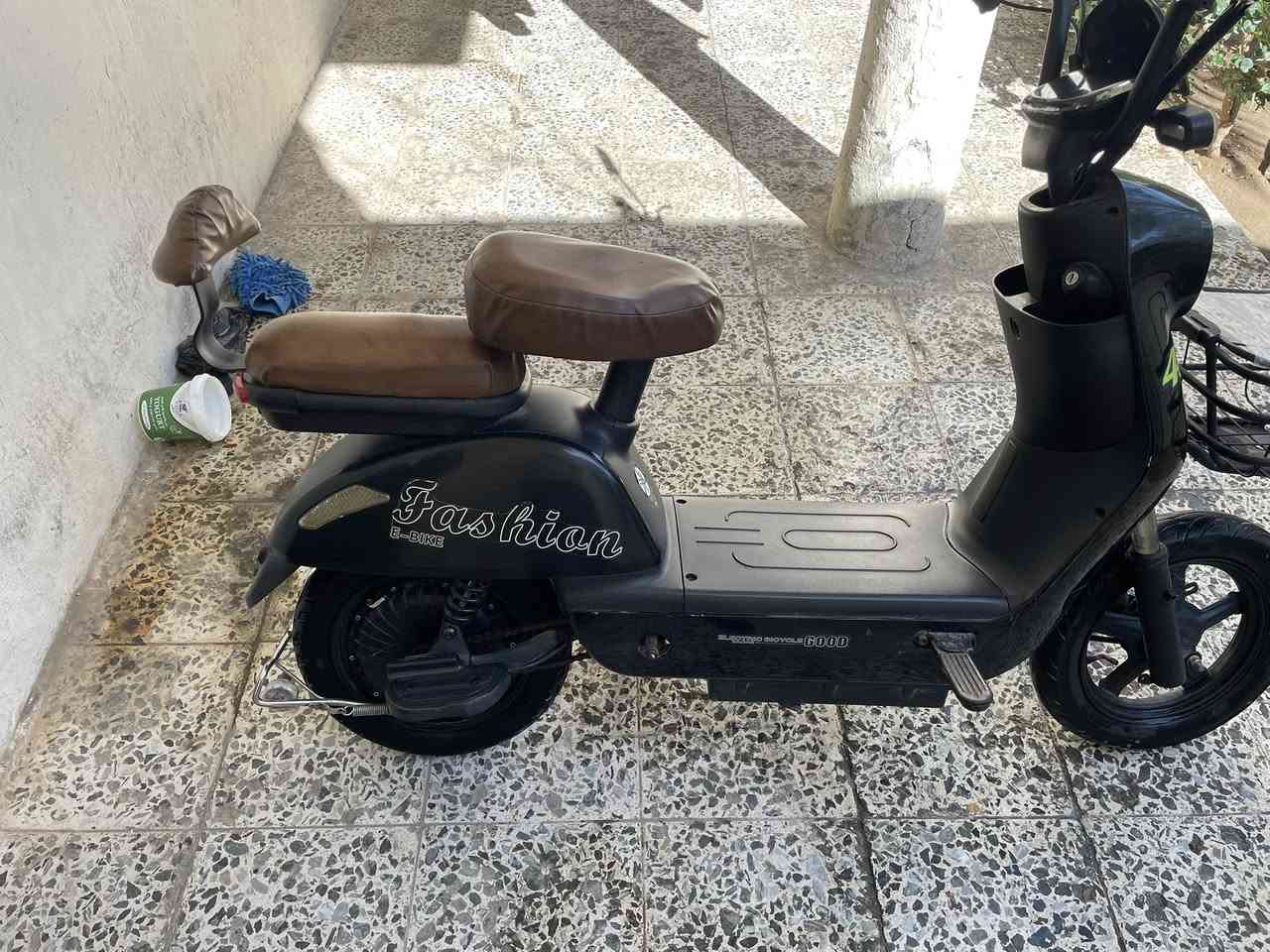 دراجه شحن ٢٠٢٤جديده مستعمله ٣اشهر فقط وو اضطرينا البيع طالب سادس وله أسباب و ميزاتها ضد المي و ضوء عالي و ناصي و سرعه ٥٣حقيقي  ومعها شاحنه و السعر ٢٥٠بيه مجال قليل جداً رقم التلفون ***********
