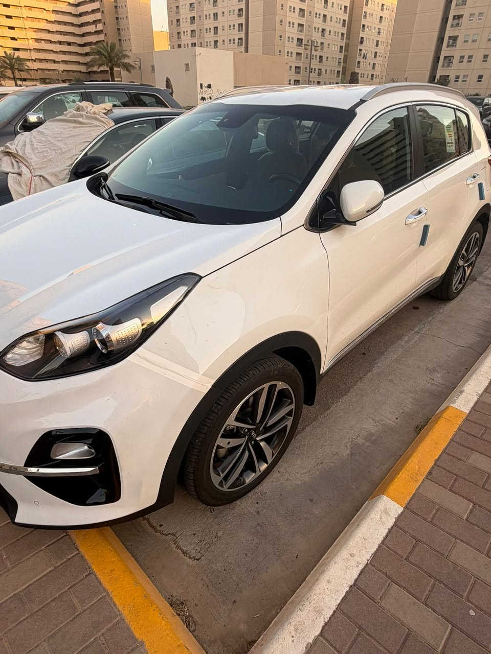 السلام عليكم سبورتج مديل 19 خليج
بيها بنيد ودعاميه مبدل ولباقي مقفول 
مكان السياره بغداد 
رقم / ***********
