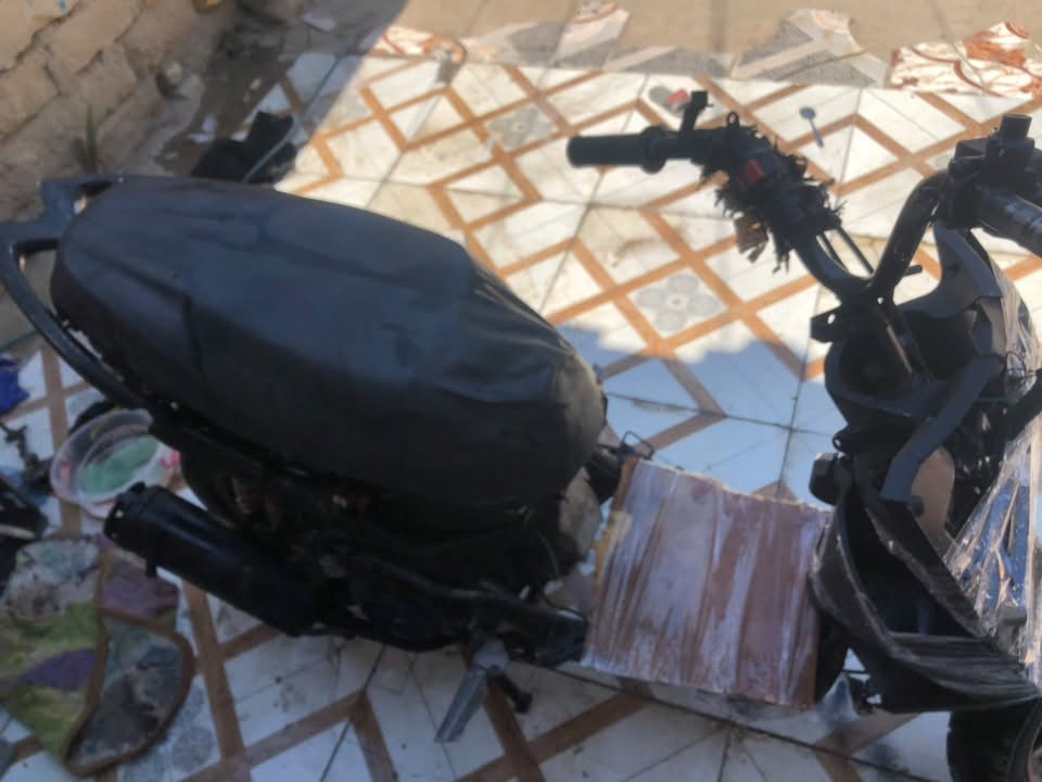 السلام عليكم اخوان دراجه للبيع دراجه حلوه ومابيه شي توني مبدل ولفات وكابريتر وعقل وشخاطه وكوين دراجه حلوه بس عوزه باتري او تجي وتجيب باتري اشغله الك وتروح السعر ١٧٥ وبيه مجال قليل جماعت ١٠٠ لا تراسلون مكاني سوق الشيوخ رقم ***********
