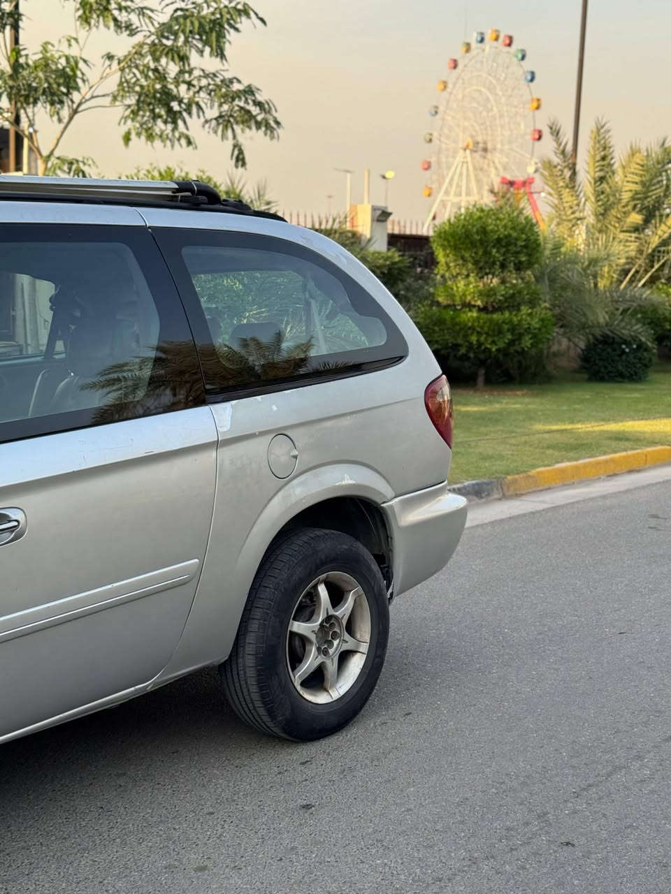 دوج كرفان 2007 لون سلفر
رقم بغداد الماني  باسمي 

وارد خليجي حادث بالعراق 
جاملغ خلفي وباب سلايد مبدل نفس اللون 

ماشية ٢٠٧ الف كيلو 

ويل ١٦
تخم تاير بحالة جيدة 
محرك 3.300 المرغوب 
حدادية صدر  خلفي امامي جديد 
باتري جديد 
تبريدها 3 قطع شغال حالة ممتازة 
كشنات سياحي منفصل 
بيبان كهرباء 
ماسدات جديدة و لايتLed 
السيارة خير من الله 

المكينة بيها خيط تبخير
ونقوصات بكهربائيات البيبان السلايد  واني صاحب عمل مامتفرغ  لتصليحها

السعر = 70ورقة بيها مجال حق الجية 

الموقع / بغداد - حي الجامعة 

لل الاستفسار 

***********
***********
