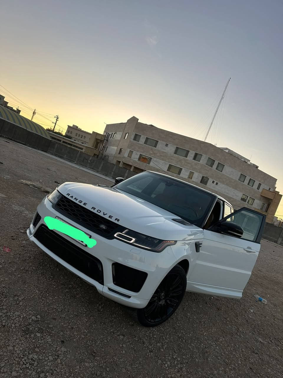 السلام عليكم
رانج روفر سبورت 2022

معروفه فول مواصفات محرك ٨ سوبر جارج

الحادث واضح بالصور تبديل باب نفس اللون

باقي التفاصيل ع واتساب 

***********

السعر 58
