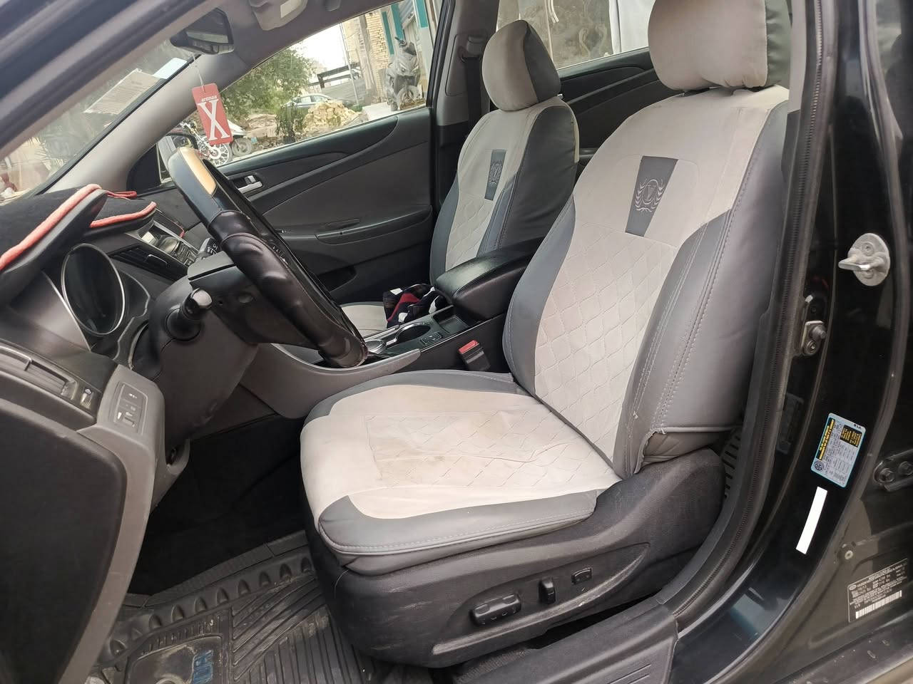 سلام عليكم سوناتا موديل ٢٠١٣ امريكي
فول مواصفات ماعدا البنراما مكينه ٢٤٠٠ 
تدفئه تبريد كشنات نضام ايكو تحكم ستيرن مانع انزلاق نضام abs 
كفاله عامه ماعدا(بارد) بصيط بجاملغ لاتبديل ولاصبغ
جاهزه السياره عل اخر تبريد وتواير ومكينه 
سعر ١٠٠ وبيه مجال ***********
