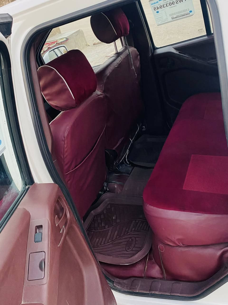 السلام عليكم نيفاره للبيع 2013 
كير عادي  ***********
