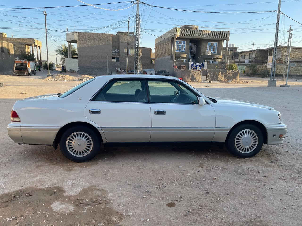 سلام عليكم 
راس ثور فلات موديل ١٩٩٧
رقم نجف دولي بسمي سنويه 2031
مكفوله من الكص ونقل وضربه بيه رشات صبق قليلات
محرك وكير فيفيتي 2500 فيشه وحده
كهربائيات جهازه تبريد شقال 
تخم تاير جديد حداده جديده 
 دواخل جديده سياره جاهزه 
 مكاني نجف خان نص 
السعر( 103 ) وبيه مجال 
التصال ***********
