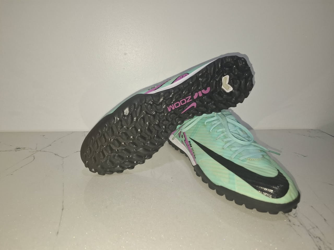 نايكي Air zoom  اصدار حديث نظافة 100% قياس 41 طول القدم 26 سم يوجد توصيل لجميع المحافظات لمعرفة السعر التواصل على الخاص


**إذا كنت صاحب هذا الإعلان وتريد حذفه لأي سبب، رجاءا أرسل رسالة إلى الدعم الفني**