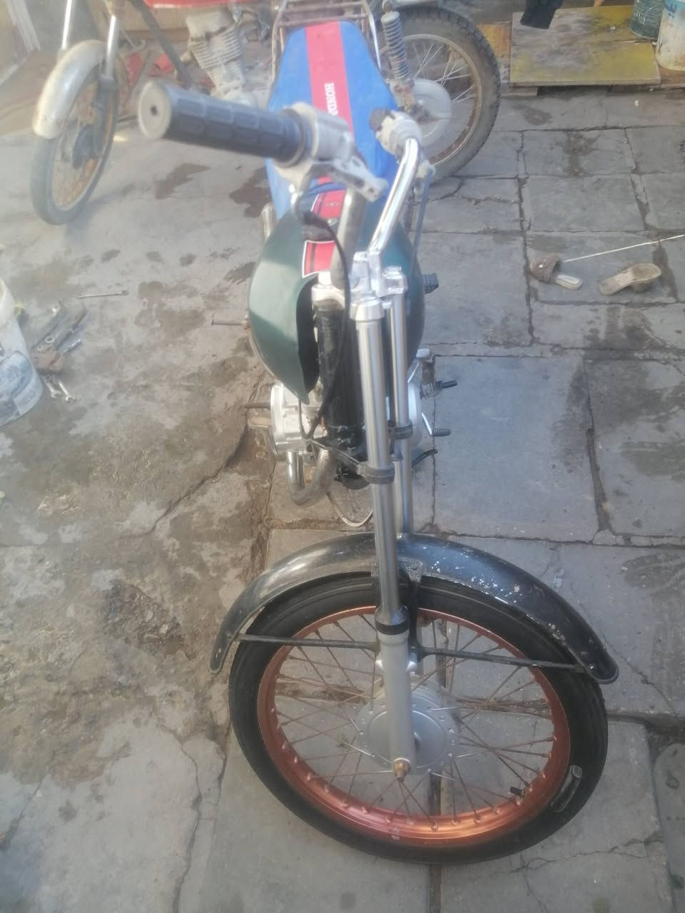 ربيدو. البيع المكينه خرسه دراجه نضيفه مكاني الحيانيه سعره250 بيه. مجال. قليل***********
