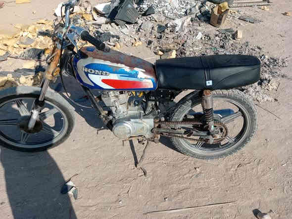 السلام عليكم دراجه للبيع اربعه كير ارشا كلك مكفوله من السرقه والعشاير تاخذها من باب بيتي شغاله وتمشي مبدل كشن كابريتير ودكشن  وعقل وكويل نار هندر وسكان ومجامع كهرباء وشوته كله جديد السعر 175 وبيها مجال قليل مكاني كربلاء حي الحر قرب البانزين خانه مال القادسية ***********
