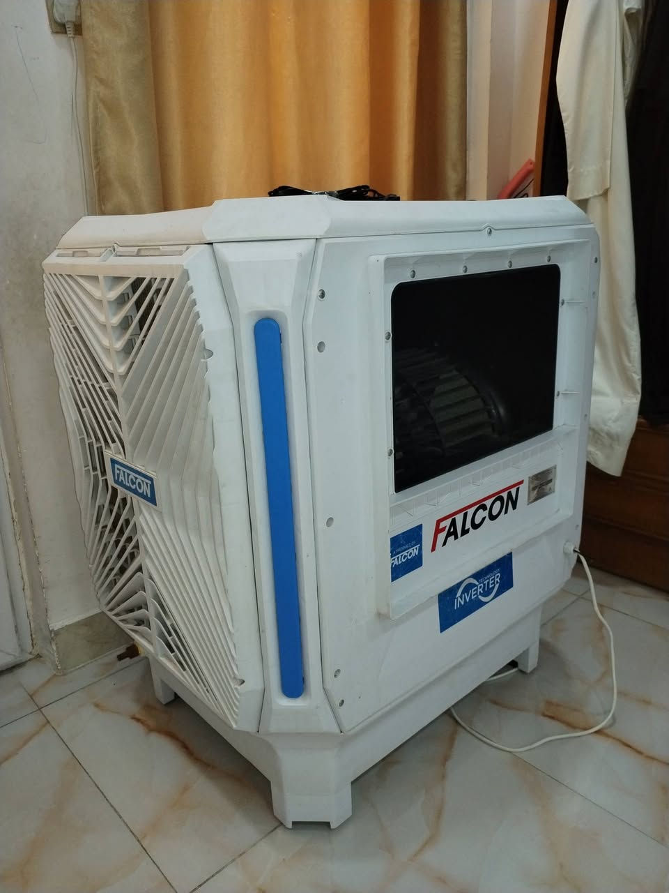 مبردة كونفيرة للبيع شكل الحديث انفيرتر اقتصادية اخت الجديدة حجم ٣.٥ كبيرة استعمال أقل ٣ أشهر السعر ٣٧٥ الف للاتصال على هذا الرقم *********** مكاني بغداد حي الجامعة
