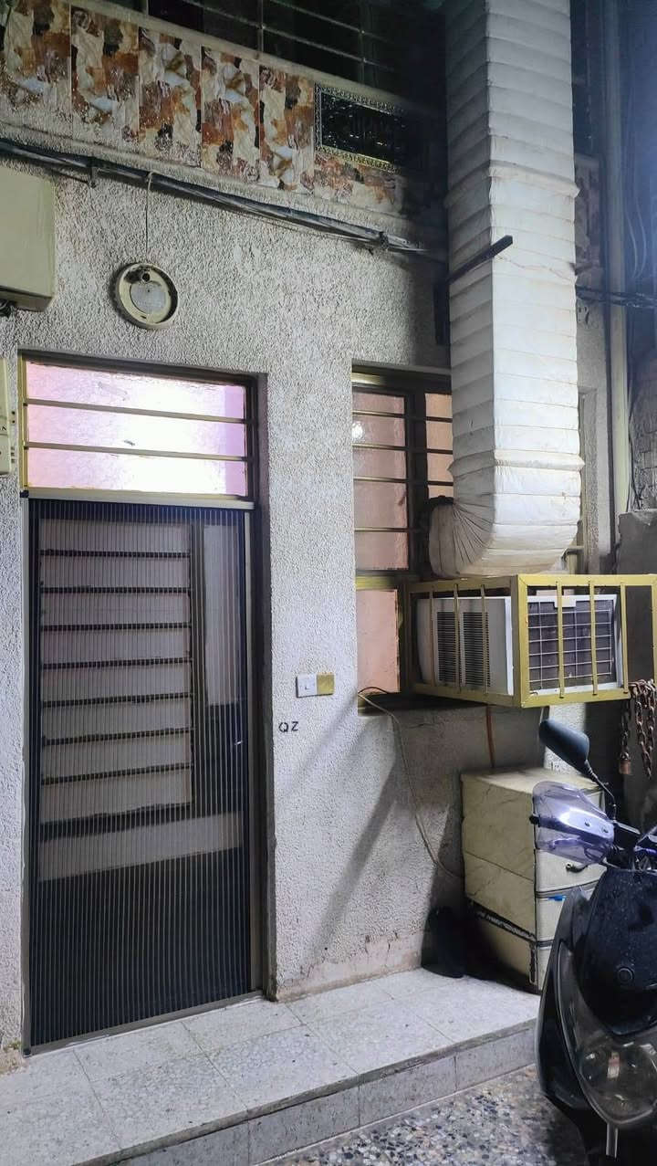 مشتمل للبيع داخل قيصرية 

الأعظمية الاخطل قرب قصر بلاسم البيت مجهز بالكامرات

ومجهر دكت تبريد على كل البيت 

المساحة 55 م

المواجهة 3.75 م

يحتوي على الارضي صالون ومطبخ وخدمات

الأول 2 نوم

السعر المطلوب 170 مليون 

يمكنكم إرسال عروضكم العقارية ( اراضي _ دور _ عمارات وكل ما يتعلق بالعقار ) ما عليكم سوى إرسال المعلومات برسالة واذا كان متوفر صور للعقار لعرضها في المكتب وعلى صفحتنا على الفيس والله الموفق

=========================

للاستفسار اكثر الاتصال على هاتف

***********

*********** ابوجنة

