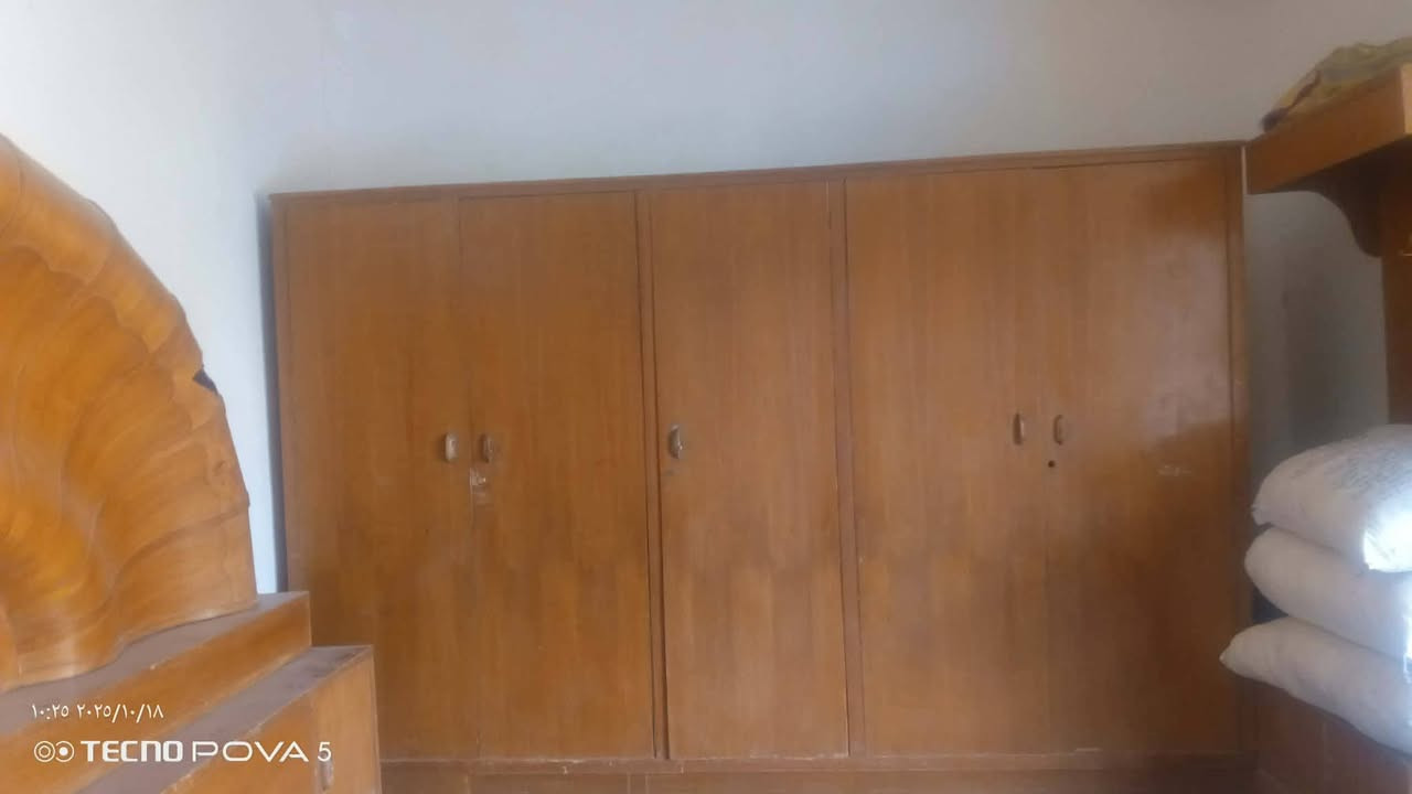 البيع غرفه مع بوفيه السعر ٢٠٠ الف العنوان الديوانية ***********
