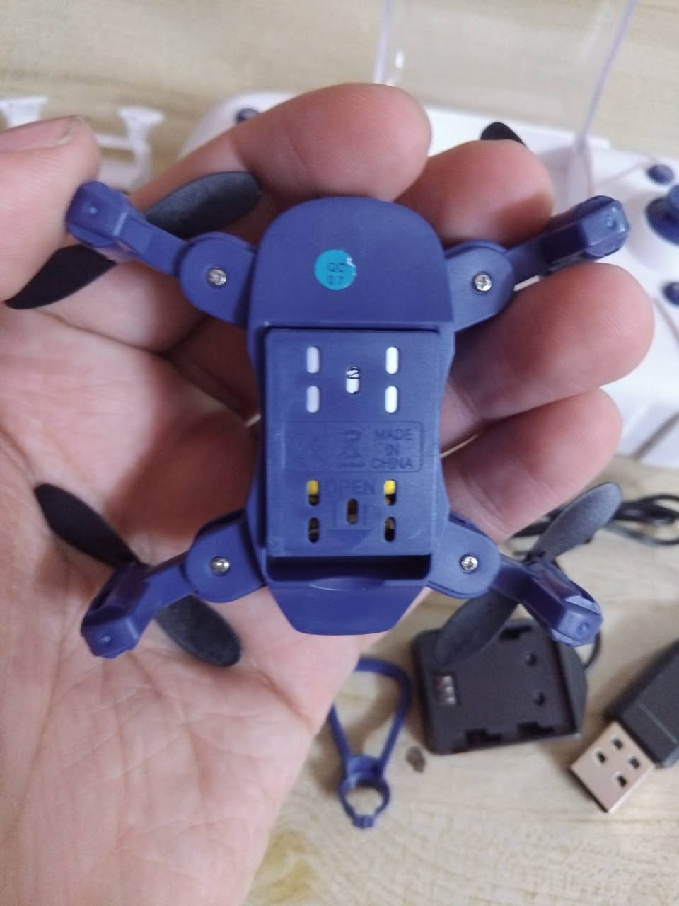 سلام عليكم
درون صغيره بيها كامره بس ماعرف شلون استخدمها و ستاند للموبايل بالجويستك بس ماعرف شلون اطيرها يعني لا تراسلني تكلي شلون اطيرها و شلون اربطها بالتلفون كامله ملحقات وياها دروع للمراوح و كيبل شحن البطاريات و وياها ثنين بطاريات و مال الطياره يصيرن 3 بطاريات مواصفاتها حلوه مكتوب ترجع لمكانها وحدها و تدور 360 درجه و 6 محاور جيروسكوب و الكاميرا تشتغل واي فاي السعر 25 الف و توصيل موجود


**إذا كنت صاحب هذا الإعلان وتريد حذفه لأي سبب، رجاءا أرسل رسالة إلى الدعم الفني**