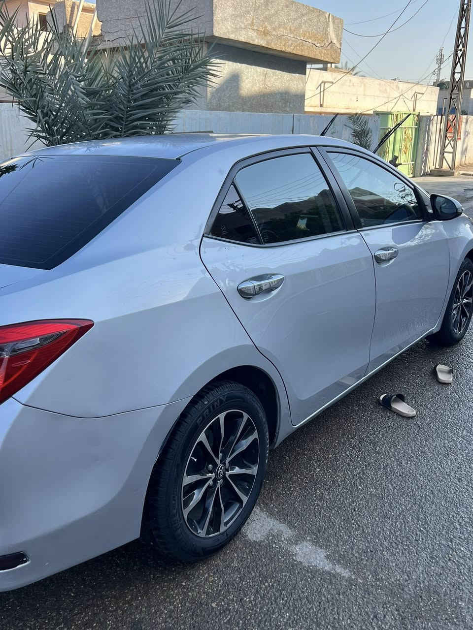 السلام عليكم كورله 15 خليجي مواصفات عاديه مكينه 1800 مضمون كير مكينه تخم تاير جديد صدر امامي جديد تبريد ثلج 
حادثها من الامام  مو قوي بس هاي المصورها فديو يم الدبه مال الزراك  كلشي موضحلك بل فديو السونر بل منشور  المكان بغداد حي العامل السعر 117   ***********
