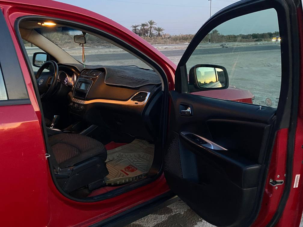 دوج جورني موديل 2016 بأسمي تحويل مباشره سنويه لل2028 سياره جاهزه من كير ومحرك وتبريد وحداديه حادثها تقريبا خشم البنيد وبارد بالجهة اليمنى سياره جاهزه الحمدلله السعر  125 وبيها مجال قليل المكان ناصرية قضاء النصر للاستفسار الاتصال على الرقم *********** الرفاعي, ذي قار
