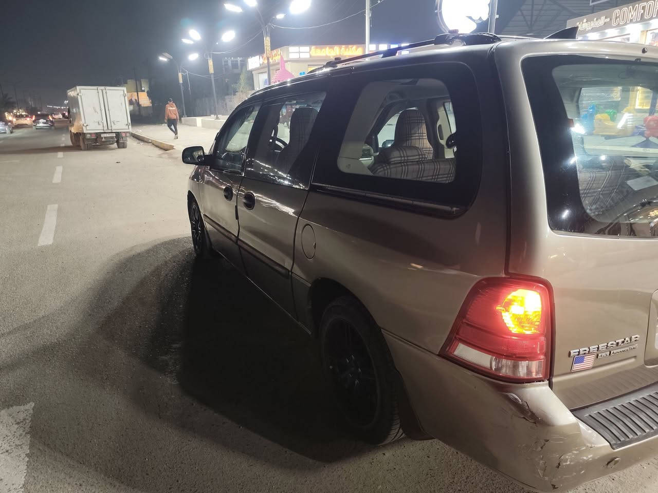 فورد فريستار موديل 2004 محرك حجم 4200 للبيع تبريد 3 قطع ثلج شغال محرك مكفول كير مرات بالثالث ياخر الصدر الدبلات الامامية والخلفيه بحاله وسط بقت يم الي يشتريها يبدلهن او لا  باقي الصدر مبدل جديد الكشر مثل ما تشوفون بالصور  حلو بس باب السايق مصلح اثر ضربه قبل ما اشتريهه موجوده .. والكهربائيات جميعها شغاله مكاني بغداد الغزاليه  *********** سنويتهه شهر 11 سنه 2026 سعرها 70 ورقه اشكركم  ..
