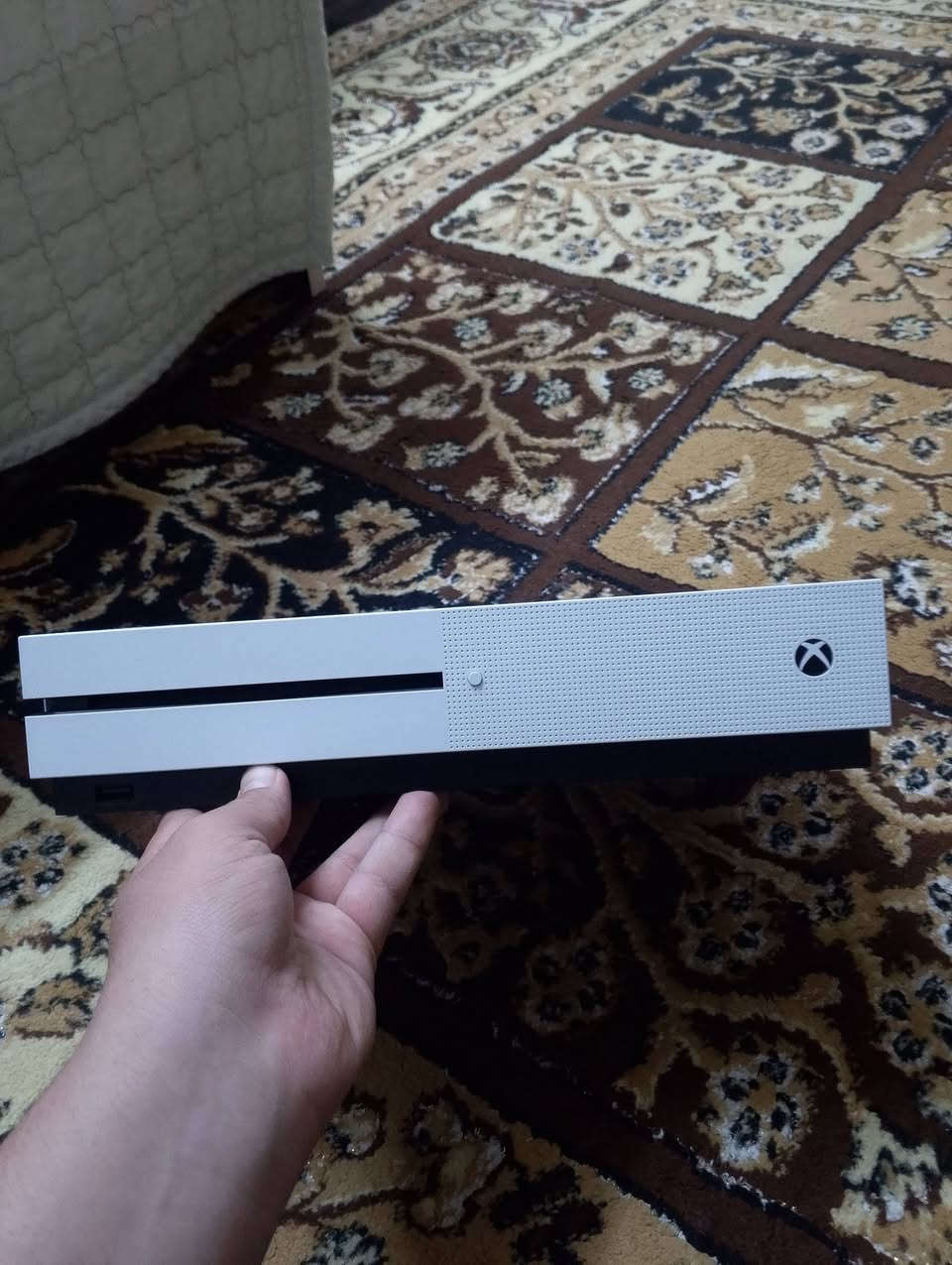 السلام عليكم اكس بوكس 1س ذاكره 780 جهاز شرط نضيف ما مفتوح /جوستك نضيف مكان كركوك عمل الشعبي /سعر 250الف بي مجال قليل هاذه رقمي الي يريد يتواصل  وياي وتساب *********** 👍
