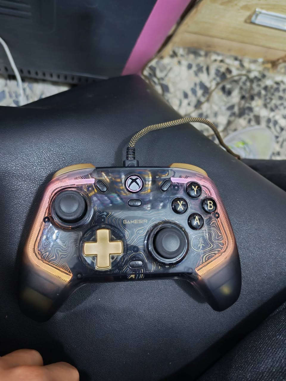 متوفر للبيع  اكس بوكس وان اس ذاكره٥٠٠ نضيف ٩٠٪ مامفتوح مع يده واحده
🔻 متوفر يده يده كم سي بالكارتونه استعمال يومين  لون ابيض
🔺 متوفر يده كيم سير الصادر احدث  لون اسود وذهبي اصدار خاص  جديده كارتونه ضايعه 
يتوفر خدمه توصيل  ***********
