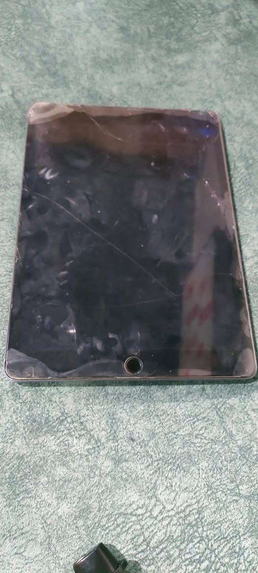 ايباد 9 مستخدم بطاريته 83 موضح ضرر بسيط ما مأثر على الشاشة
للبيع فقط 230 بي مجال قليل
#عنوان نجف الاشرف شارع نصر ميلاد


**إذا كنت صاحب هذا الإعلان وتريد حذفه لأي سبب، رجاءا أرسل رسالة إلى الدعم الفني**