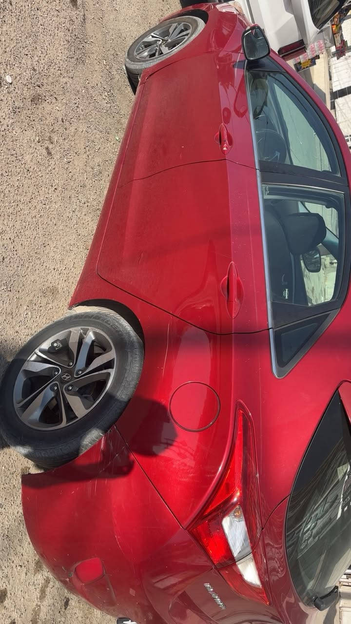 السلام عليكم النترا جيتا موديل 2016 ماشية 125 الف ميل حادث دعامية وبيند مصبوغ والتفاصيل موضحة بالسونار بدون دوانز بدون تنقيص سيارة بلادي السعر 92وبيه مجال بسيط للاتصال *********** للبيع فقط
