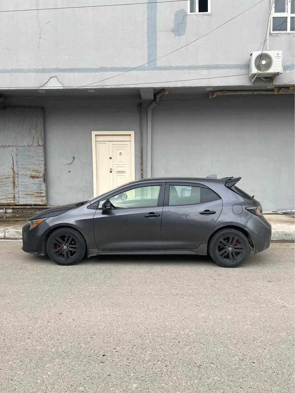 كرولا ٢٠٢٢ 
بوند و جملغ امامي صبغ، و جملغين خلفي تعديل ، بدون دواخل و بدون ارباك كل سليم ، ماشية ٣٠ الف ، موجود بدهوك
سعر ١٢٢$
*********** دهوك, العراق
