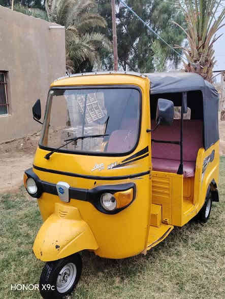 سلام عليكم تكتك. بياجو مديل 21 تكتك. خير من الله للبيع مستعجل. مكاني واسط. قضاء الحي. سعر. مليونين. 350وبيه مجال أوراق اصوليه   ***********  المو. شراي لا يكسر. بحلال العالم.  وشراي. بخدمته
