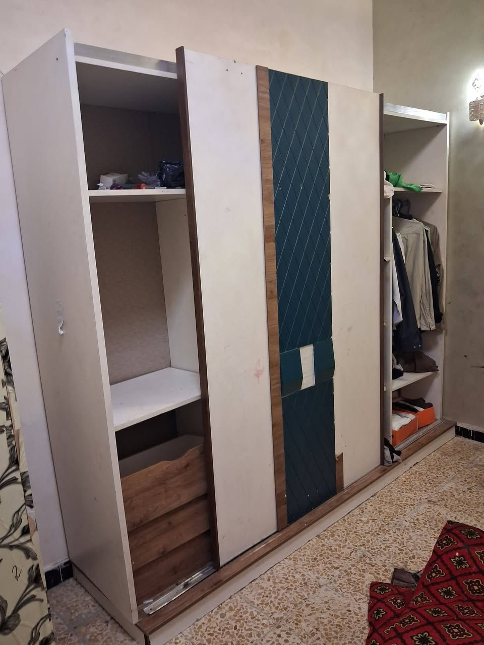 كنتور نظيف تركي نقص فقط باب
سعر ٨٠ مكان بغداد شارع حيفا
***********
