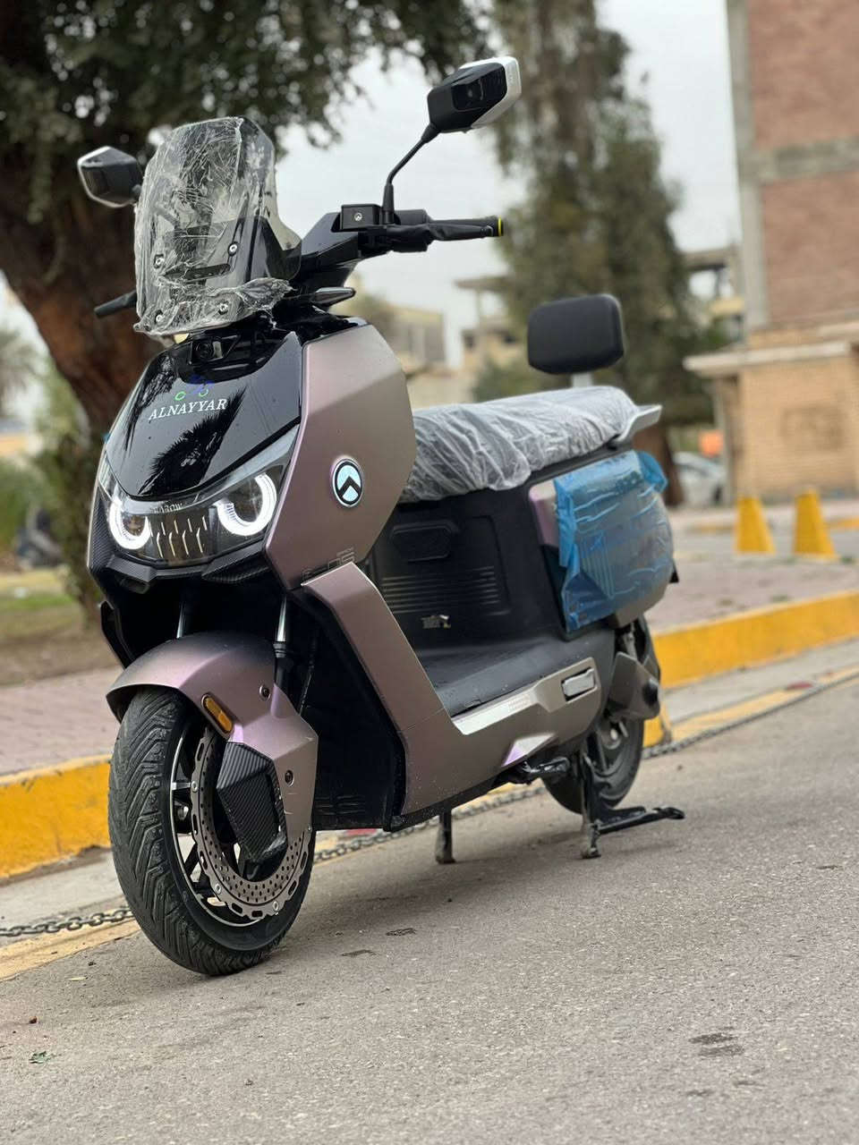 سلام عليكم شباب دراجه كارو زيرو مده الاستخدام3 يوم فقط وصل شراء موجود دراجه عالميه الله يشهد دراجه بعدها بحالت وكاله وكل غراضها جاهزه وكامله تجي وتفحص وشوف بعينك كل عيب ونقص مابيها امانت الله ع فحص زيرو مواصفات 
 
الموديل 2026
بطاريات 6دبل مسطره 
النوع كارو CAROW 
 التحويلات 1.2.3
بيها نضام القفل ذاتي 
تفتح بل رمز 
شاشه تاب تعرض  لك رمز دخول 
استان حساس كبل تقفل دراجه 
قفل ستيرن ذاتي من كيفها تقفل كل دراحه 
تشغيل دراجه بدكمه وحده وبيها تفتحها بل رمز
تشغيل عن طريق كارت  تجي 3كارتات 
دراجه عالميه والله 
سرعه 80حقيقي 
شاحنه ذات شحن سريع ويقاف ذاتي 
وتكدر تنزل برنامج وتتحكمً بل دراجه 
لايتات زنوزن قويه جدا 
اشاير رباعيه 
سطاب لايت 
بريكات دسكات 
وتكدر تكتب عنها وطلع مواصفاتها 
بيها مواصفات بعد ابحث عنها وشوف 

اي استفسار اتصال 

***********

مكاني بغداد
