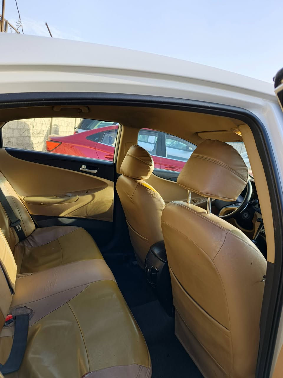 سوناتا خليجي ٢٠١٤ مكينه ٢٤٠٠ دوش مجفت رقم بغداد 
بيهة طخات كما موضح بالصور 
مري شفط 
تحكمات ستيرن 
شفتات كير
كرسي كهربائي 
حساس خلفي 
وباقي المواصفات معروفه 
السعر 130وبيها مجال حك الجية 
مكاني الدورة  ***********
