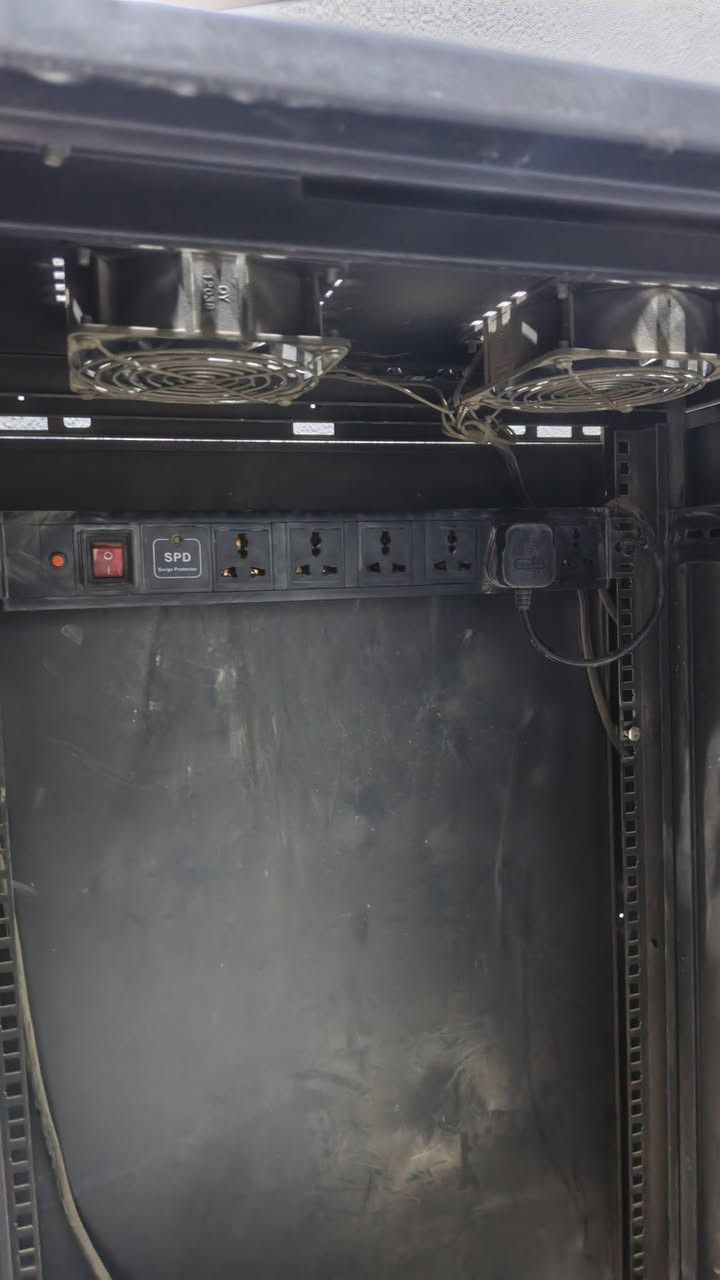 للبيع راك
18 U
دبل مروحه + PDU سويج كهرباء
مكاني بغداد  ***********
