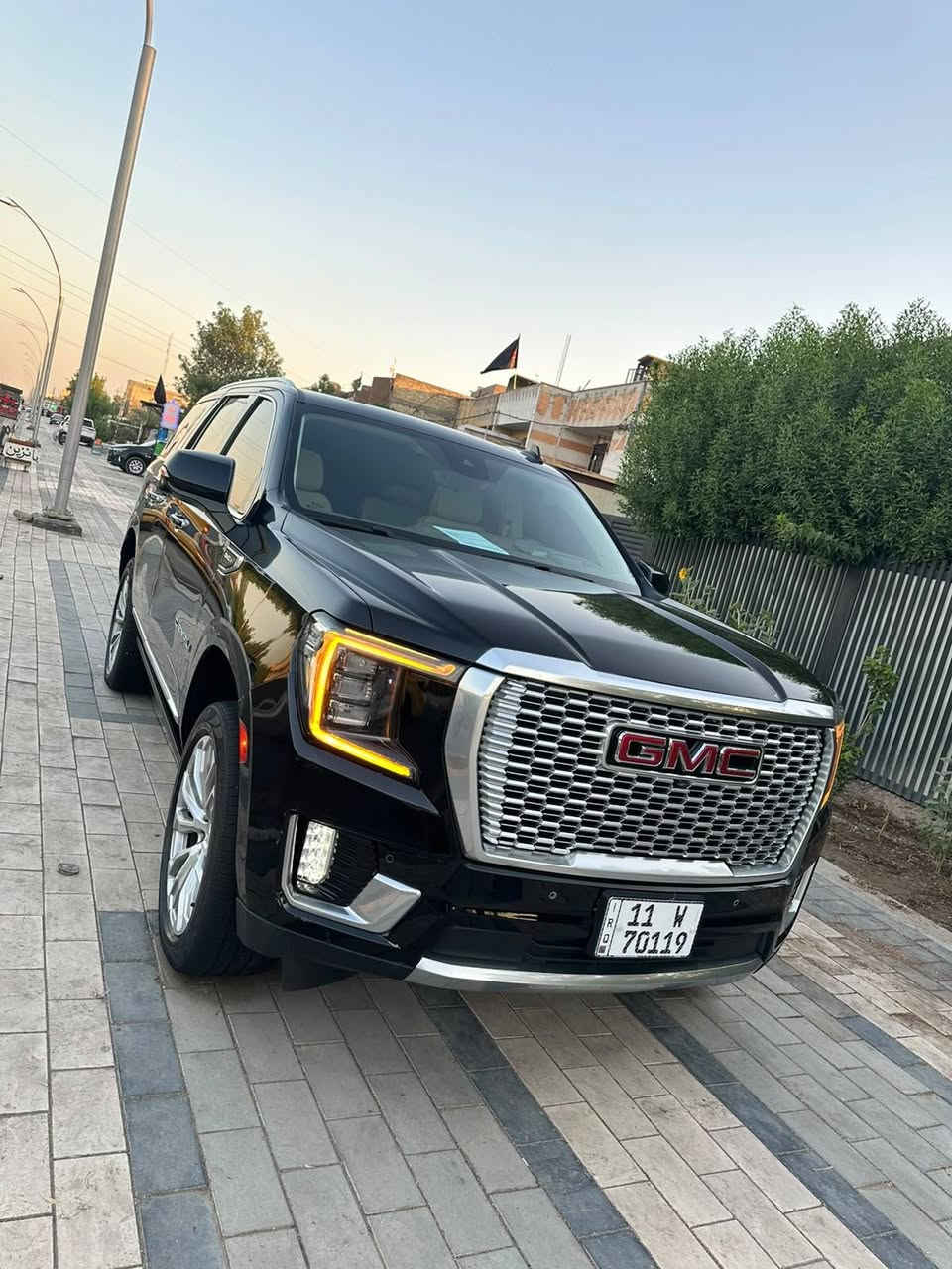 السلام عليكم
للبيع جمسي دنلي  2023 

السعر ( 51ونص ) الف وبيها مجال وماتصور اكو هيج سعر
بيه سونار بدي كار تقريبا افضل سونار بلعراق 

ضمان شركه منصور 5سنوات  
سياره مكفول كفاله عامه حتى دعاميات 
محرك 6200 ، كير 10 نمر 
مغلفه ppf من الزيرو 
——————————————
فول مواصفات 
١- بانوراما 
٢-كشنات تدفئ + تبريد + خزن + كهرباء
٣-كشن رجاج تحذير
٤-كشنات خلفيه منفصل vip
٥-جنطه كهرباء 
٦-شاشه اكبر حجم + كامرات 360 درجه
٧-شاشات خلفيه بلاد بالكشنات 
٨-ستيرن كهرباء + تحكم …..
٩-جنطه كهرباء 
١٠-شاشه دجتال (العدادات ) 
١١- دوسات كهرباء + فور ويل + اربع انظمه قياده
١٢- جكات تصعد وتنزل السياره 
١٣- ثلاجه + شحن واير ليس
اضافا الى المواصفات الاخرى 
الكل تعرف الدنلي شنو فهيه اعلى فئه بالجمسي بالمواصفات
———————————————
السياره جديده جدا داخل وخارج من ناحيه صدر كير مكينه تايرات باتري كلش جديده ومطالع بيها شي قليل كلش 
رقم بغداد هزه وارقام وسنويه جدد تحويل ثاني يوم بأسمي
السعر  ( 51ونص ) الف وبيها مجال وماتصور اكو دنلي 2023 بهذا السعر  وبيها مجال ان شاء الله ❤️
مكاني بغداد  الدوره حي الصحه رقمي***********
