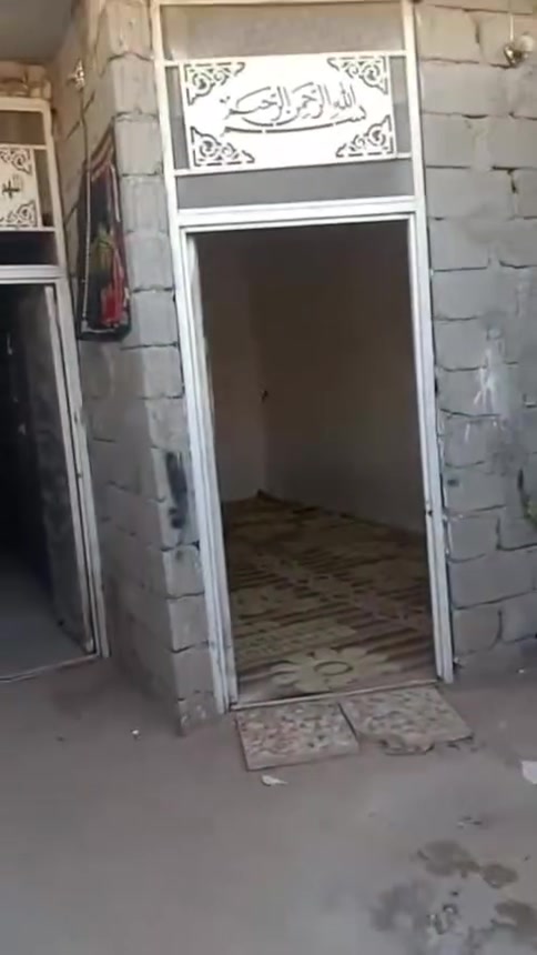 بيت لليجار المساحه 100متر مثل ما شوف بل فيديو  
السقف سندويج  بل حشد الاول قرب مجمع دره كربلاء سكني الانصال برقم *********** و المراسله ع الخاص

