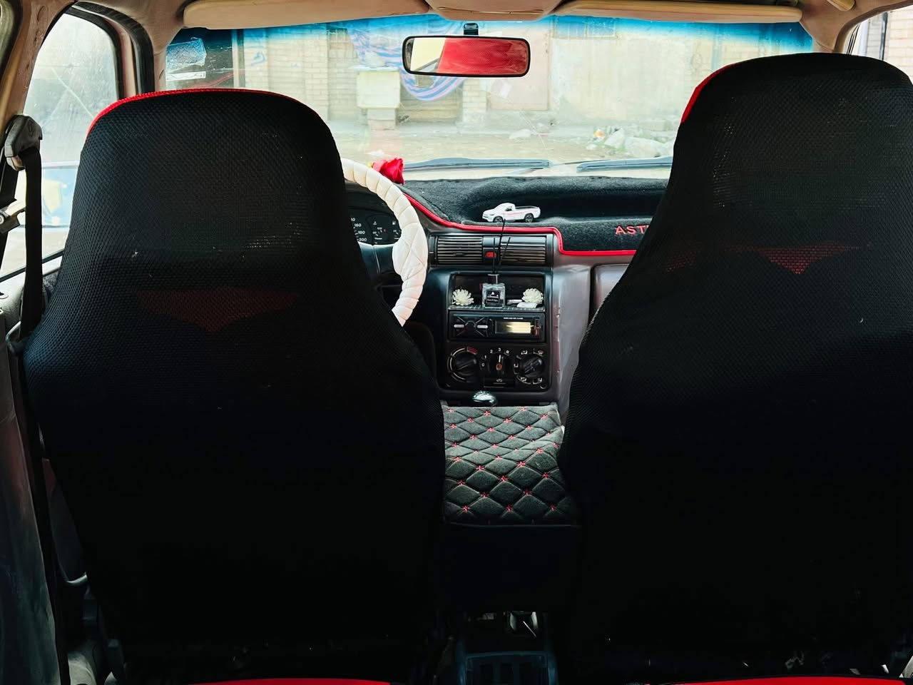 السلام عليكم : استره ١٩٩٢ سياره جاهزه من كلشي بسمنه مشروع وطني سنويه لي ٢٠٣٠ ثاني يوم تحويل مكينه كير طخم حداديه كله شرط  تدفه كاربون بانزين ستيرن بور ستتم سماعات قفل مركزي سياره مال بيت او لا ضرر ولا خياس او الباقي كدام العين 
عنوان موصل / شارع بغداد / سعر ٣٨ بيه مجال بصيط : رقم التلفون *********** ***********
