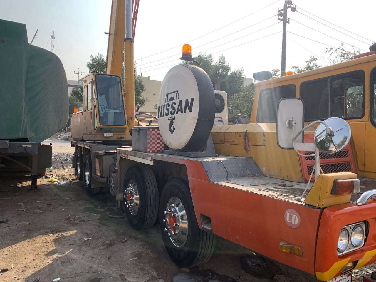 السلام عليكم كرين تادانو 25 طن موديل 82 كرين كفاله عامه من كلشي من شاصي صينية سلايتات مكينه مضخه ماطور مابيه أي نقص تخم ويل كب +تخم تاير تبريد الكرين متعوب عليه 
و كلشي بيه شغال سايد بوم درام السنكل كله تمام 
السعر 450$ وبيه مجال مكاني بغداد 
***********
