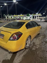 وبركاته نيسان التيما 2008 للبيع السيارة  محركهة 2.5 بيهة مشكلة بالگير ...