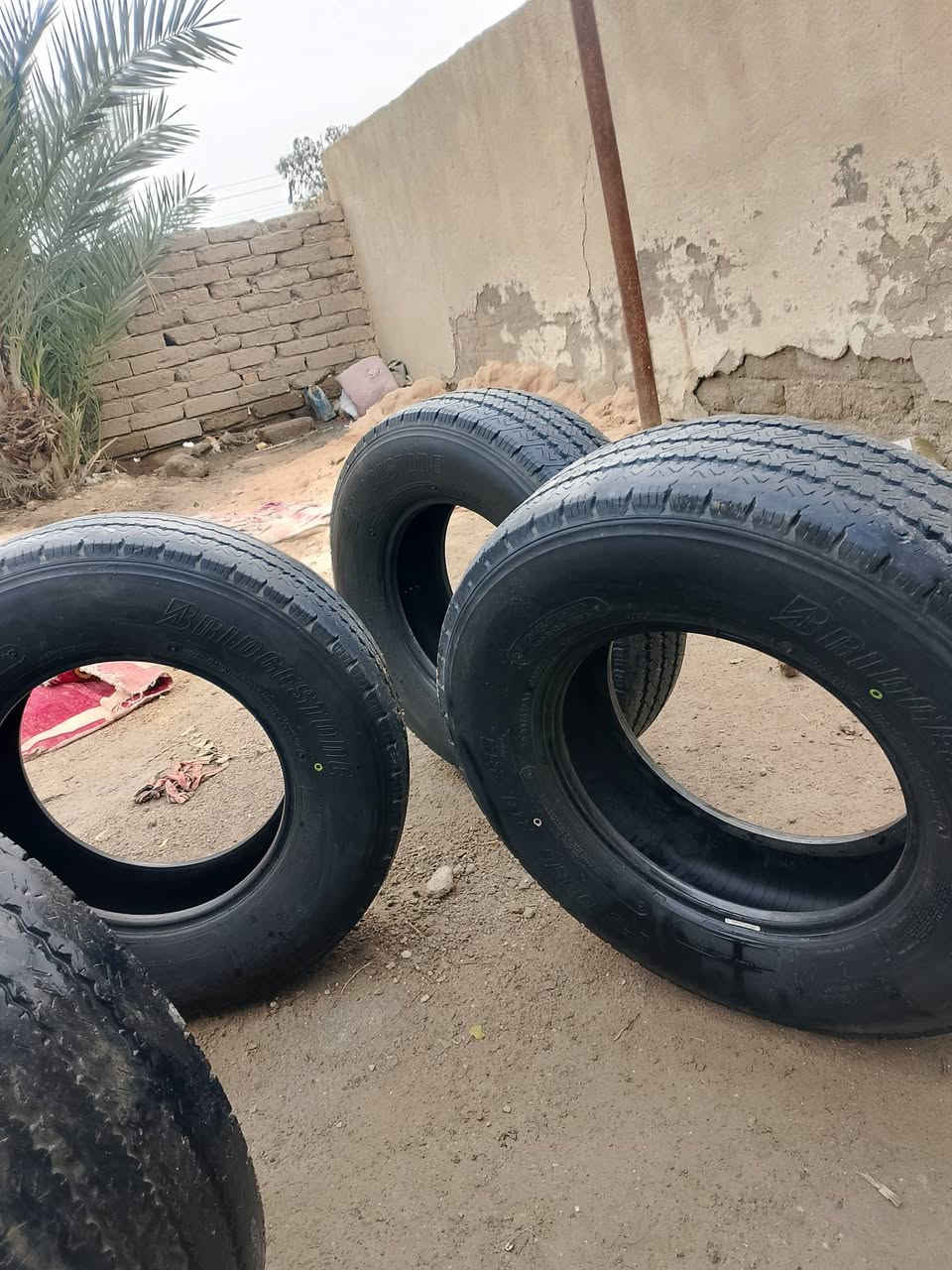 طخم تاير برجستون مستعمل للبيع تواصل ع رقم 
***********
