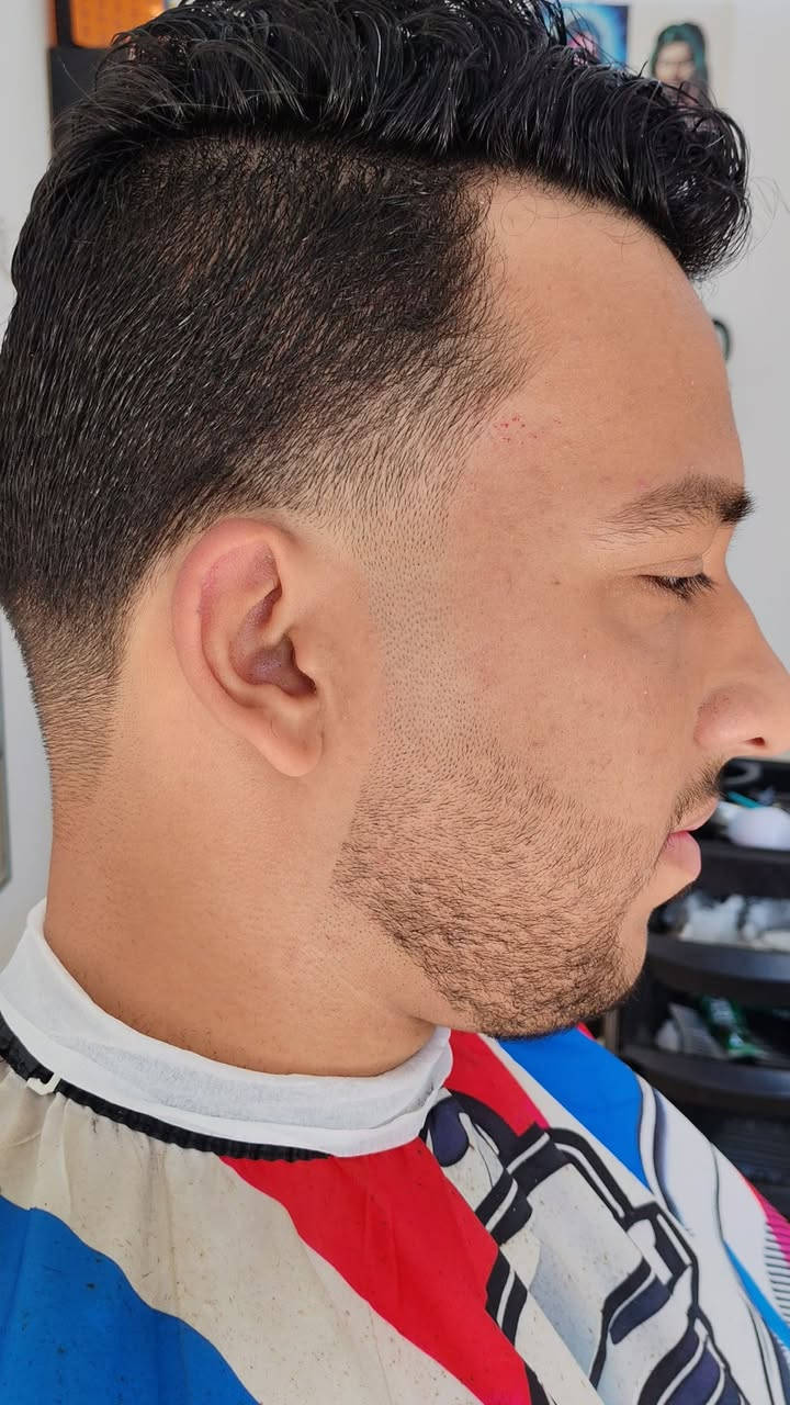كلنه محتاجين هيج تغيير وعنايه بالبشره 💈😍💇🏻‍♂️
وخاصه بالصيف☀🥵

حلاقه + تنضيف بشره بالجهاز+ بخار  💆🏻‍♂️
كل هذا ب (8 💵) فقط 

حلاقه Black 💈

العنوان الحسينيه الجريخي تقاطع بيت ورد
 مقابل حسينيه ابو الفظل العباس 

*********** 📞 سجاد الحلاق
