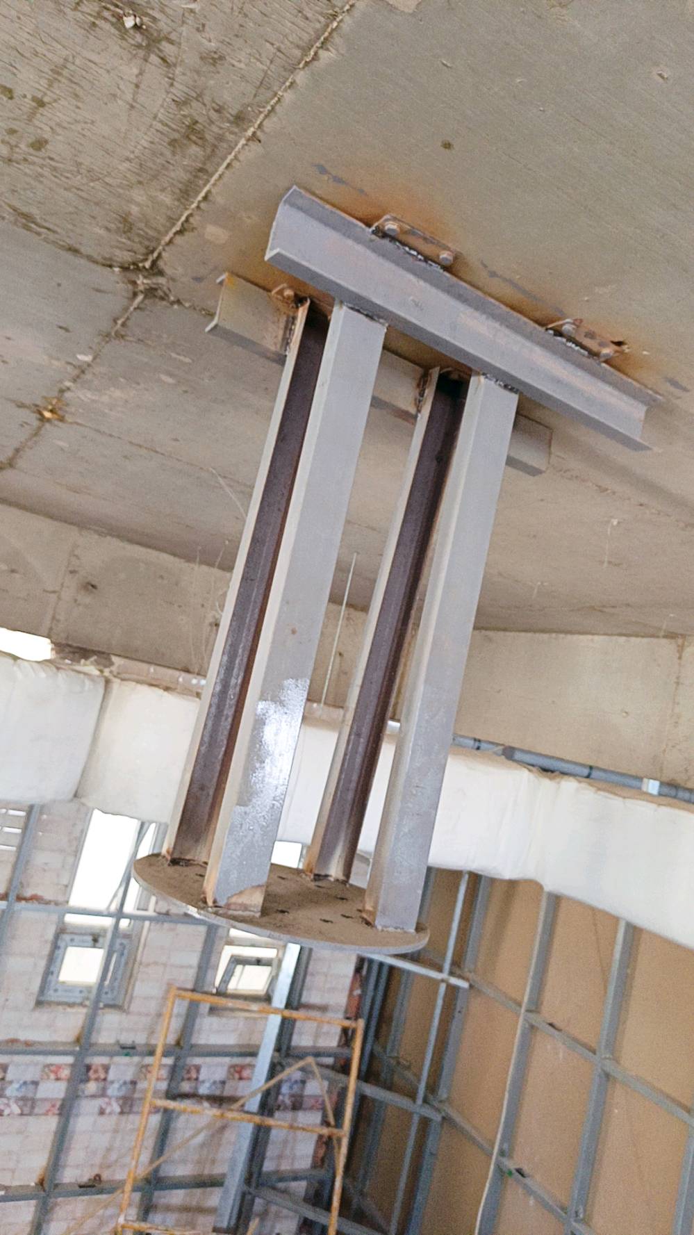 بغداد حي الجهاد يوجد كادر كامل لعمل الحداد عامه سندويش بنل والغرف 