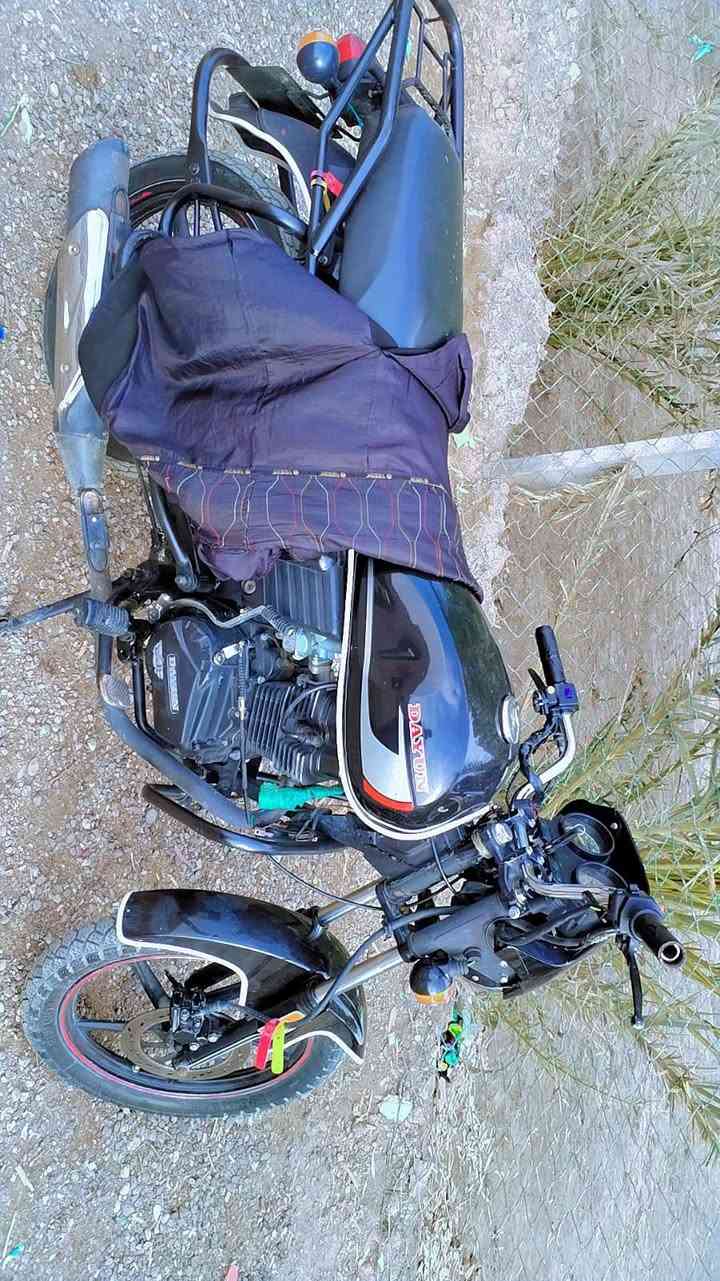 يا الله السلام عليكم دراجه دايون للبيع موديل 21 اوراق سكنر مكفوله كفاله عامه محرك 200 سويج سجينه  كتابه حمره  سلف كهربائيات كله شغال   انضف من الصوره تجي وتشوف بعينك السعر 950 وبيه مجال الشراي يتصل وبيك خير وتدلل ***********
