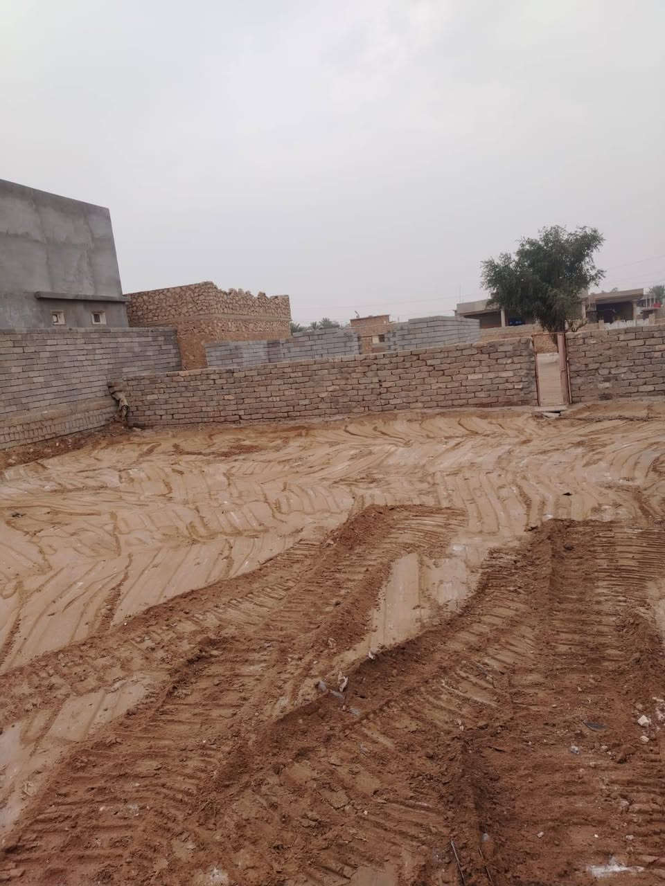 سلام عليكم يوجد لدينه نغار تفليش بيوت ورفع انغاض وتفليش أساس ونسلمك كاع بيضه رقم  الهاتف *********** .***********
