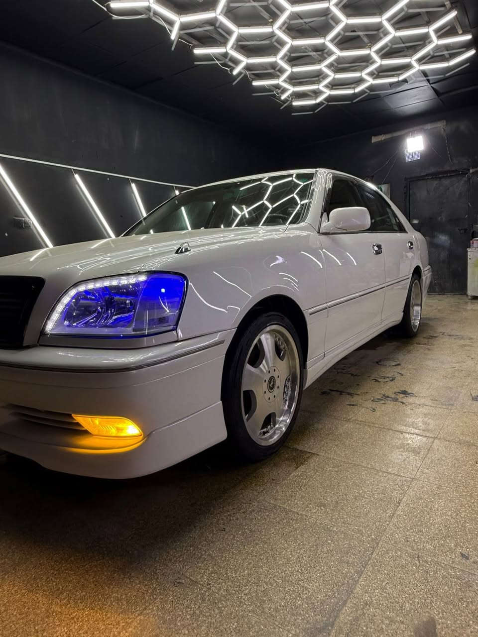 للبيع موديل 2002 رقم سليمانيه دولي بسمي تحويل ثاني يوم ديفور الكبير شاصي 75 تبريد حداديه كير مكينه مكفولات 3 دكم سياره بيها جاملغ صبغ بدون معجون والباقي كفاله عامله موقع السياره بابل الحمزه الغربي 
4 كراسي كهرباء برده خلفيه السعر ب130 وبيها مجال شي قليل رقم الهاتف ***********
